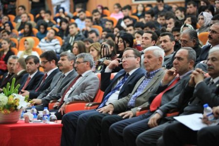 Batman Üniversitesi'nde 'Süryani Toplumu ve Kimlik Sorunu' ele alındı