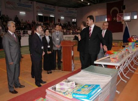 Batman Valisi, Öğrencilere Yemek Servisi Yaptı