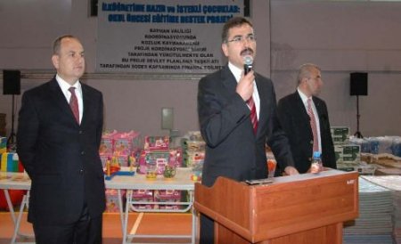 Batman Valisi, Öğrencilere Yemek Servisi Yaptı