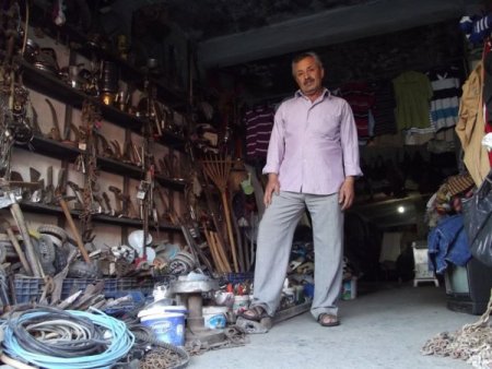 Batman’da 40 yıldır ikinci el eşya satışı yapıyor