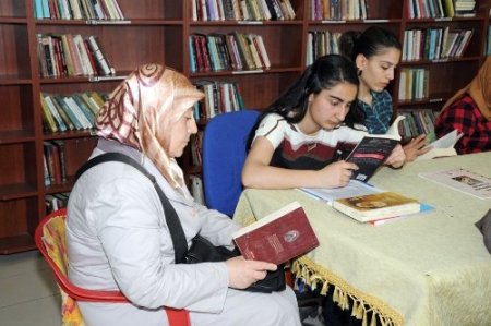 Batman'da 7'den 77'ye herkes kitap okuyor