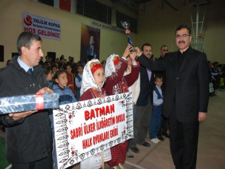 Batman'da Halk Oyunları Valilik Kupası Ödülleri Dağıtıldı