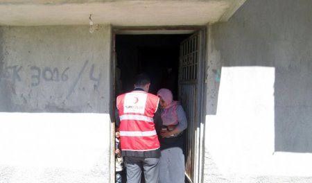 Batman'da Kızılay’dan gönderilen konserve etler dağıtıldı