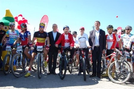 Batman'da pedallar kardeşlik için döndü