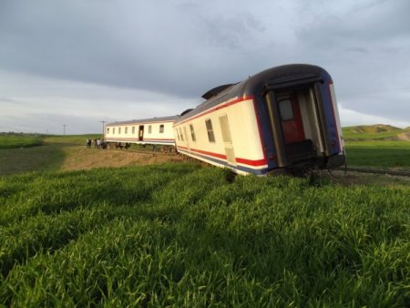 Batman'da Tren Raydan Çıktı