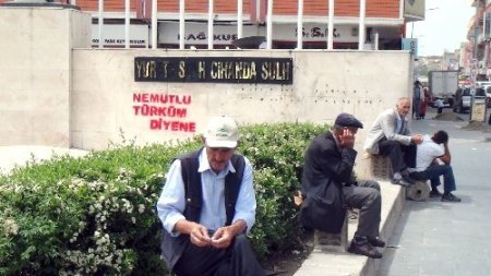 Batman'da 'Yurt'ta Sulh Cihan'da Sulh' yazısı tahrip edildi