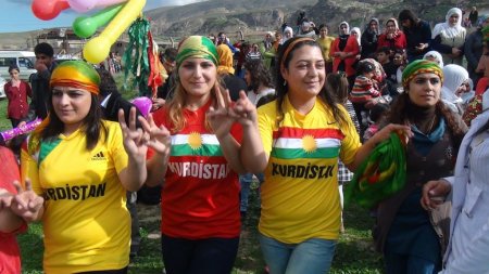Batman’ın ilk Nevruz ateşi Hasankeyf’te yakıldı