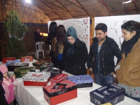 Batmanlı gençlerle, engellilerle birlikte sergi açtı