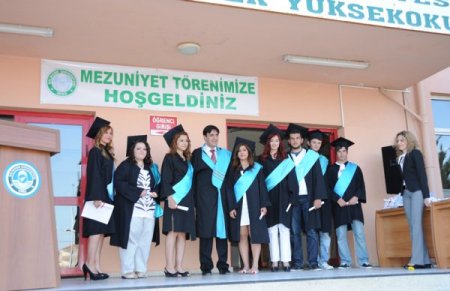Baü Ayvalık Meslek Yüksekokulu Mezuniyet Töreni Düzenledi