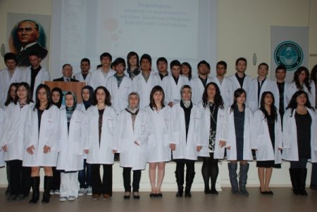 Baü'de Okuyan 52 Genç Doktor Adayı Beyaz Önlük Giydi
