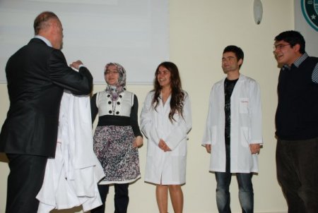 Baü'de Okuyan 52 Genç Doktor Adayı Beyaz Önlük Giydi
