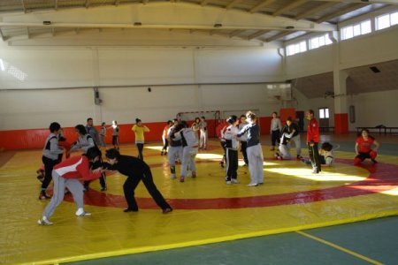Bayan Güreş Milli Takım kampı Demirkazık'ta başladı