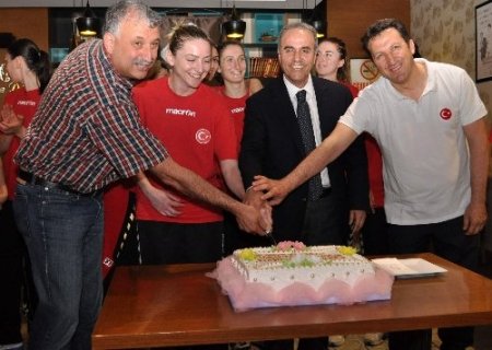 Bayan Hentbol Milli Takımı’nda hedef dünya şampiyonası