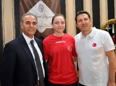 Bayan Hentbol Milli Takımı’nda hedef dünya şampiyonası