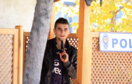 Bayan memurun silahını gaspedip kafasına dayadı, polisleri 4 saat uğraştırdı