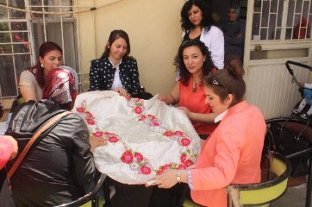 Bayan polis memurlarından bayan kursiyerlere ziyaret