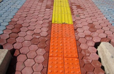 Bayburt Belediyesi, kaldırım çalışmalarında engelli vatandaşları unutmadı