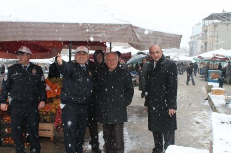 Bayburt Emniyet Müdürü, pazarcı esnafı ile görüştü