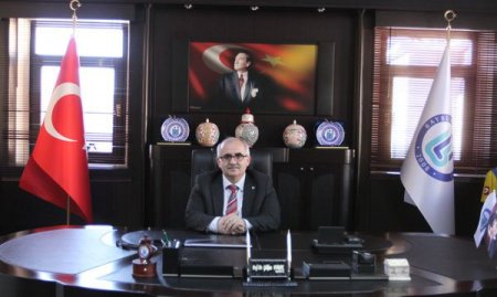 Bayburt Üniversitesi Rektörü Budak balkondan düşerek ağır yaralandı (2)