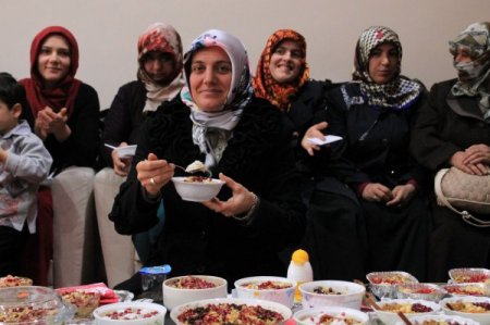 Bayburtlu kadınlar aşureyle maharetlerini sergilediler