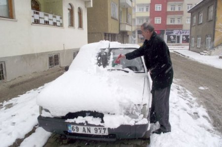 Bayburtlular Güne Kar Yağışı İle Uyandı