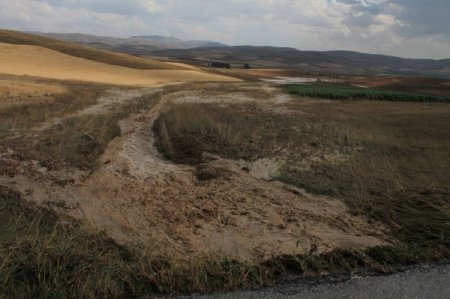 Bayburt’ta Şiddetli Yağış Ve Rüzgar Maddi Hasara Yol Açtı