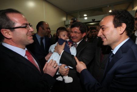 Baydemir'den Davutoğlu'na sıcak karşılama