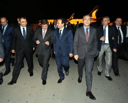 Baydemir'den Davutoğlu'na sıcak karşılama