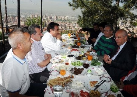 Baykal, CHP'yi birlik beraberliğe çağırdı