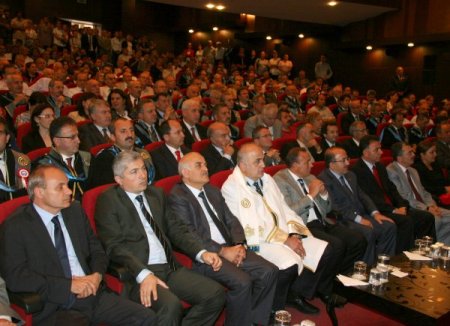 Baykal: Üniversitede şu ya da bu görüş değil, evrensel değerler geçerlidir