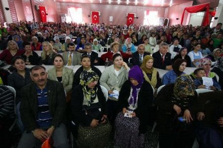 Bayraklı Belediyesi 2 Bin 290 Aileye Eğitim Yardımı Yaptı