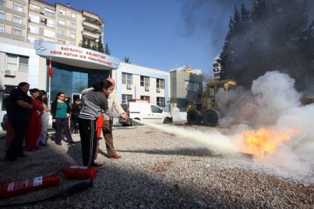 Bayraklı’da öğrencilere yönelik yangın tatbikatı yapıldı