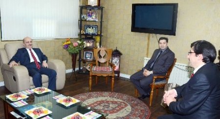 Bayraktar, Güney Kore’de Türk okulunu gezdi