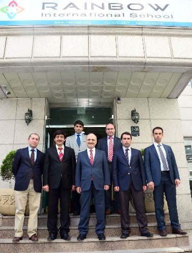 Bayraktar, Güney Kore’de Türk okulunu gezdi