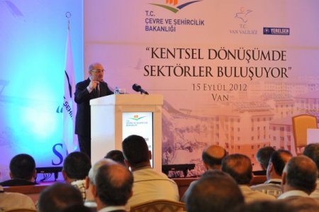 Bayraktar: Depreme dayanıksız mezar evleri 'yıkma görevi' valilere verildi