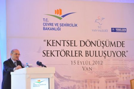 Bayraktar: Depreme dayanıksız mezar evleri 'yıkma görevi' valilere verildi