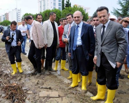 Bayraktar: Dere Menfezlerinin Tıkanması Sele Neden Oldu
