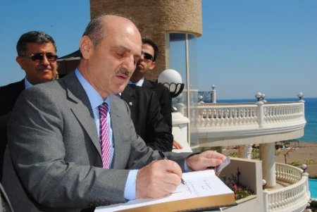 Bayraktar: Sürdürülebilir turizmin temelini çevre oluşturur