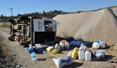 Bayram alışverişine giden köylülerin bulunduğu minibüs devrildi: 11 yaralı