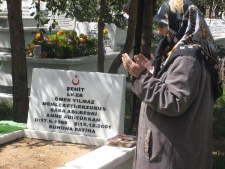 Bayram Arifesinde Mezarlıklar Unutulmadı