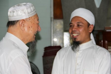 Bayram Namazında Tayvanlı Müslümanlar Camiye Sığmadı