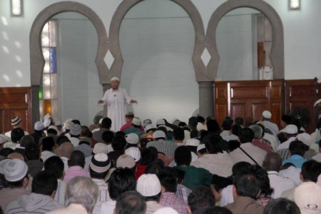 Bayram Namazında Tayvanlı Müslümanlar Camiye Sığmadı