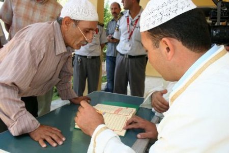 Bayram Öncesi Mezarlıklarda Sahte Hoca Operasyonu