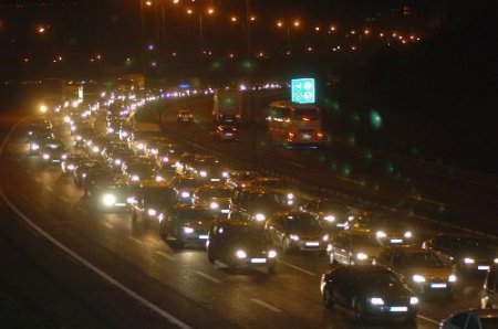 Bayram Tatili Dönüşü Başladı, Uzun Araç Kuyrukları Oluştu