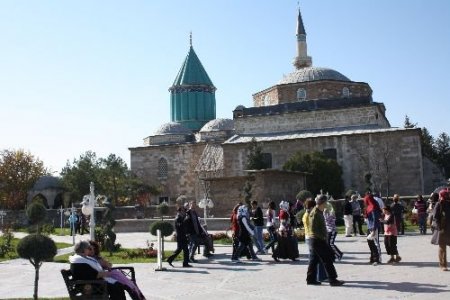 Bayram Tatilini Fırsat Bilenler Mevlana'ya Koştu