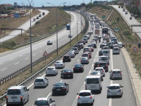 Bayram Trafiği Tem'i Felç Etti