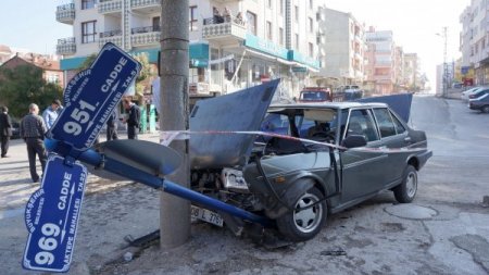 Bayram ziyaretine giden 2 araç çarpıştı: 2'si ağır 9 yaralı