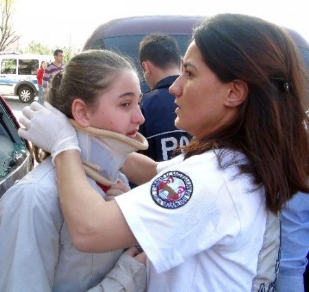 Bayrama giden çocuklar kaza yaptı: 8 yaralı