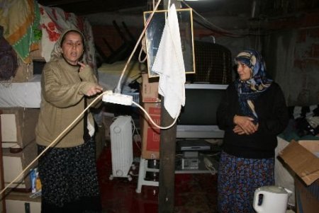 Bayramda Evsiz Kalan Ailenin Barakasını Su Bastı
