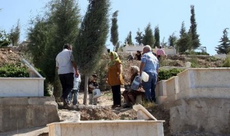 Bayramda Mezarlıklar Doldu Taştı